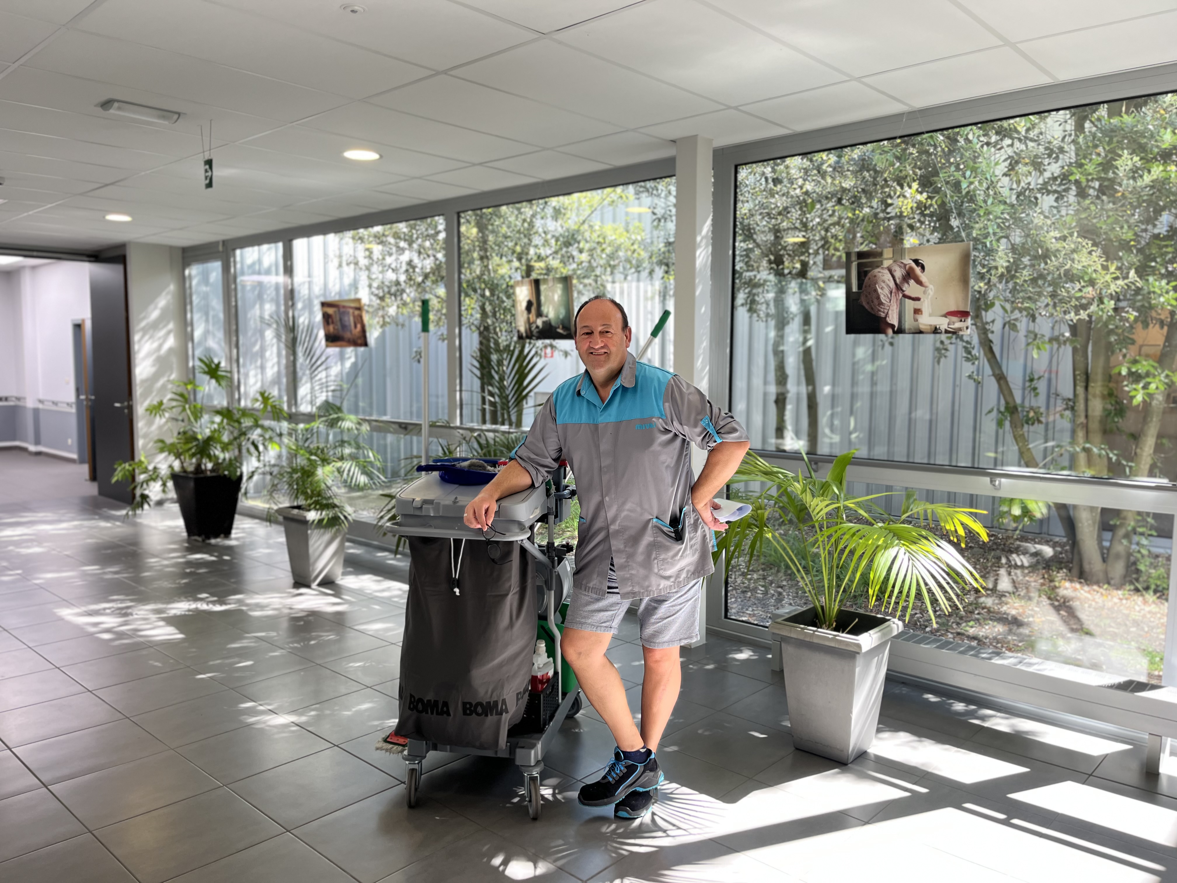 Stephan avec chariot conceptuel de BOMA